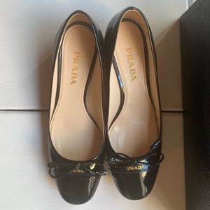 AUTHENTIC Prada Pumps Sz 5 / 35.5 - COMES WITH BOX